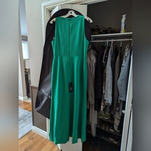 BNWT green full length dress. Size 18 ( fits like 14 16);